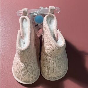 👧KIDS Carter's Soft Pink Knit boots